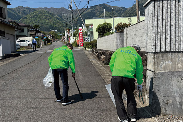 養老駅から養老公園の清掃奉仕活動
